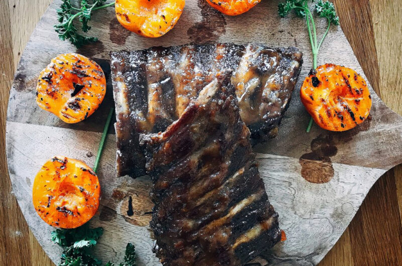 Spareribs met abrikozen van de BBQ