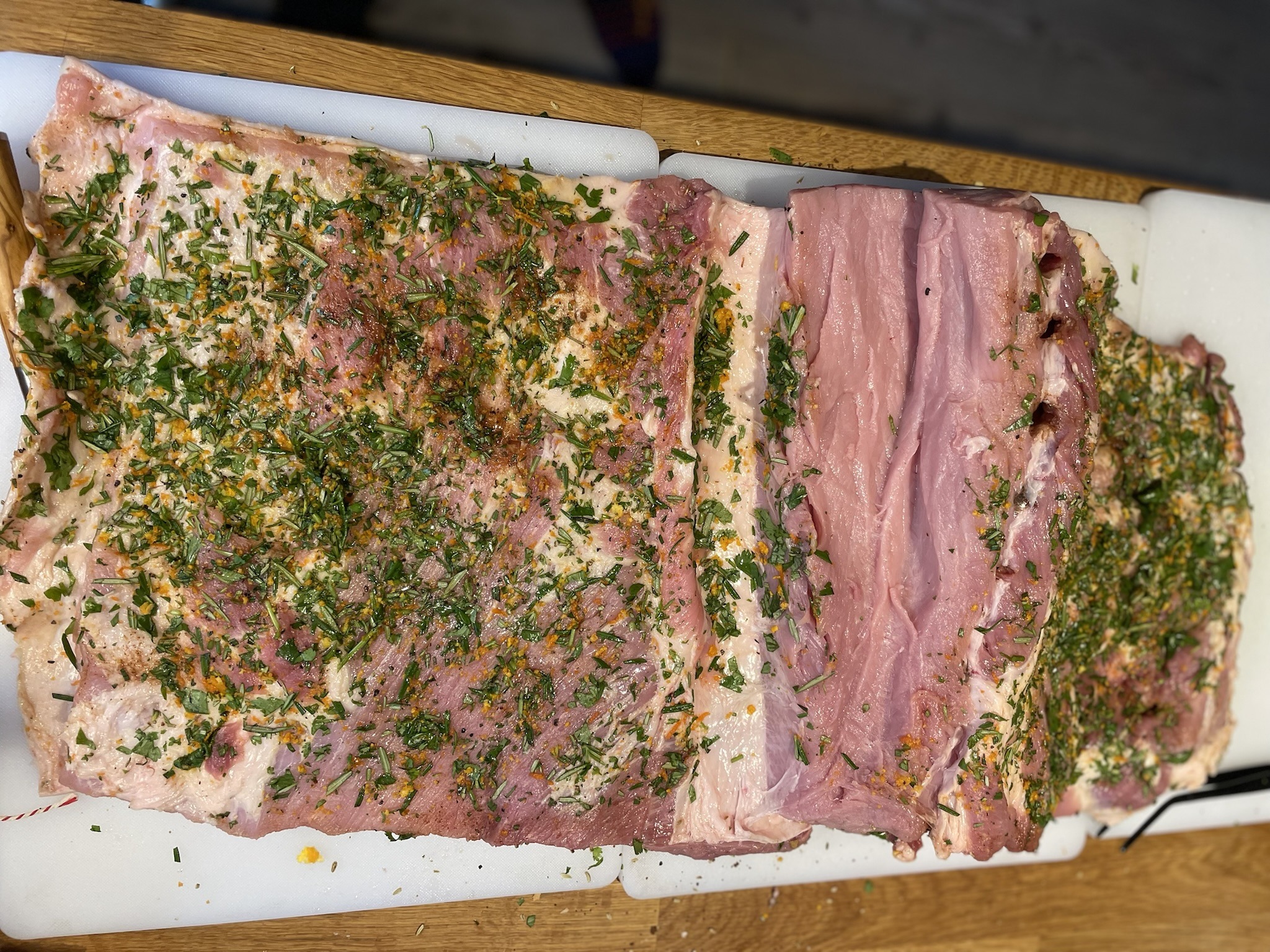 buikspek gevlinderd voor porchetta