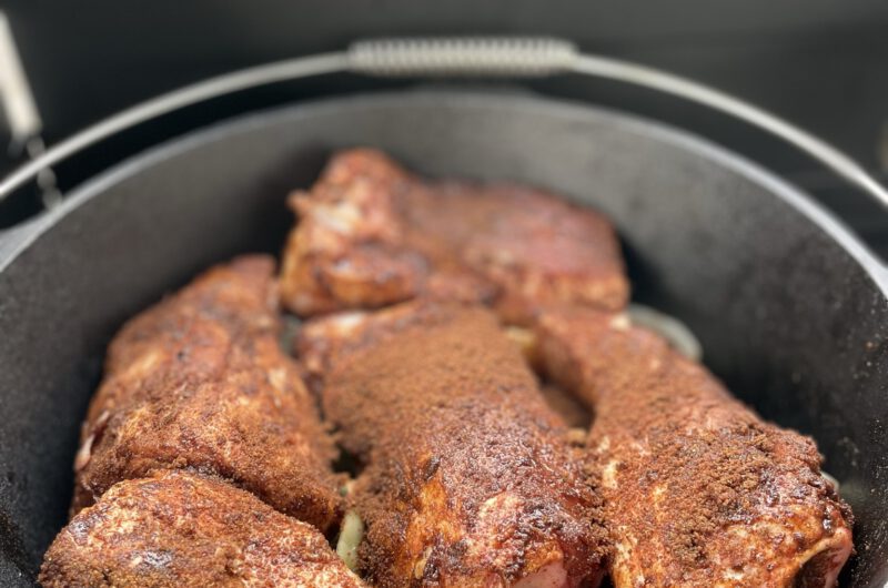 Gestoofde oerhammetjes in een Dutch Oven