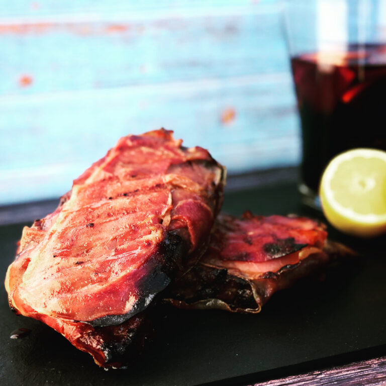 Spicy spanish ribs in serranoham